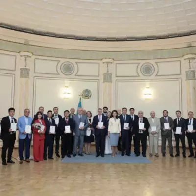 Президент передал казахстанцам специальные экземпляры новой Конституции с личным обращением