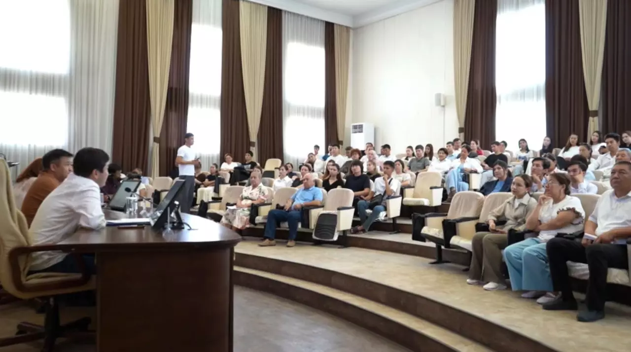 Жаңа Конституция күшіне енеді