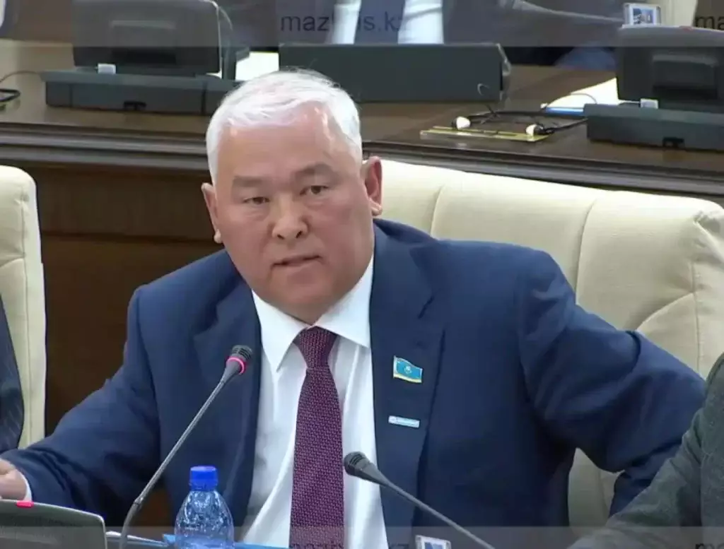 «Кандасы обижаются и уезжают обратно»: Мурат Абенов раскритиковал недоработки в сфере миграции