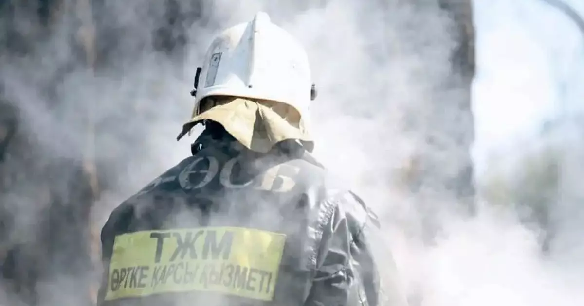  Ақтөбеде көпқабатты үйде пәтер өртенді: 34 адам эвакуацияланды 