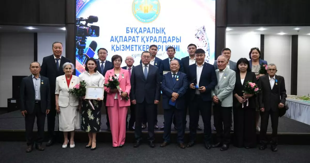   Алматы облысының БАҚ өкілдеріне пәтер кілті табысталды   