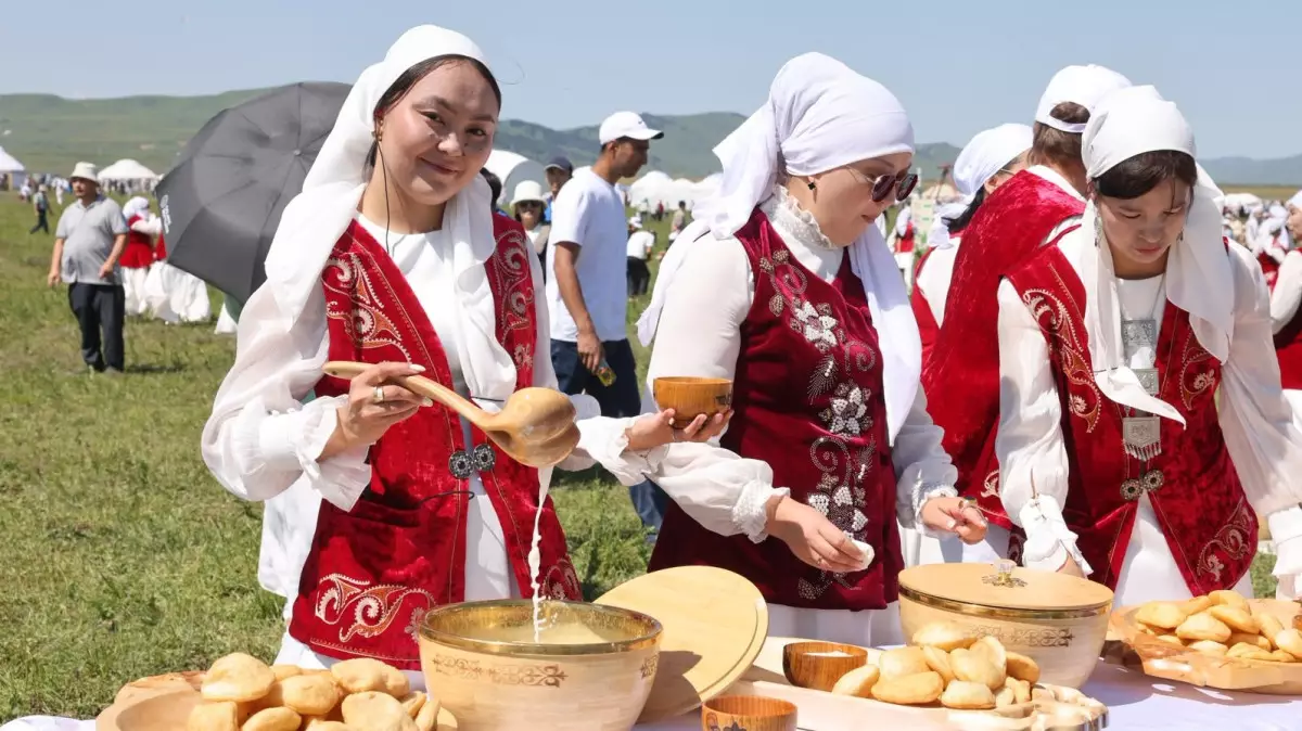 `Қымыз сапырылып, көкпар тартылды`: Алматы облысында «Қымызмұрындық» мерекесі өтіп жатыр 