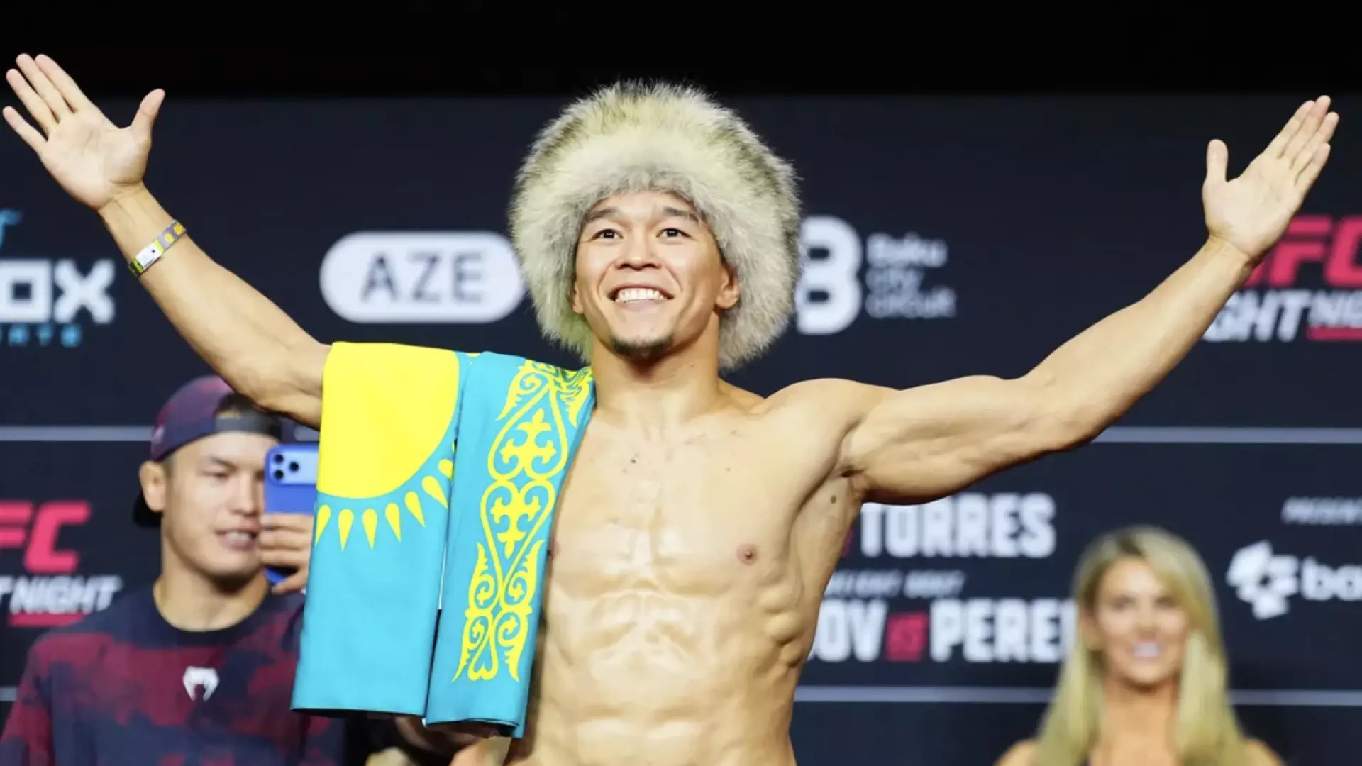 Алмабаев и Алмахан провели финальные стердауны перед турниром UFC в Баку