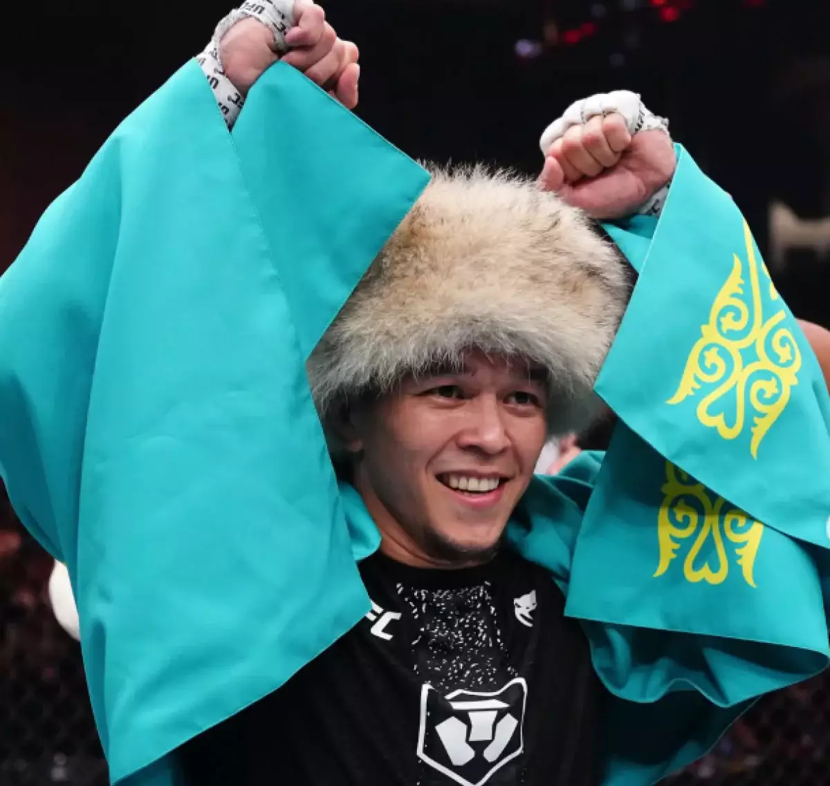 Казахстанский боец Асу Алмабаев досрочно победил на турнире UFC в Баку
