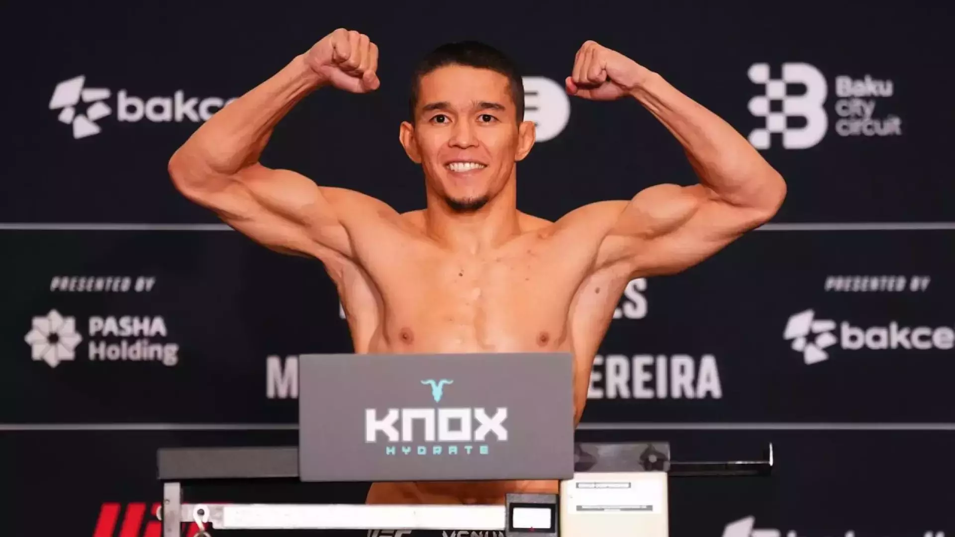 Асу Алмабаев первым из Казахстана получил $100 000 в UFC