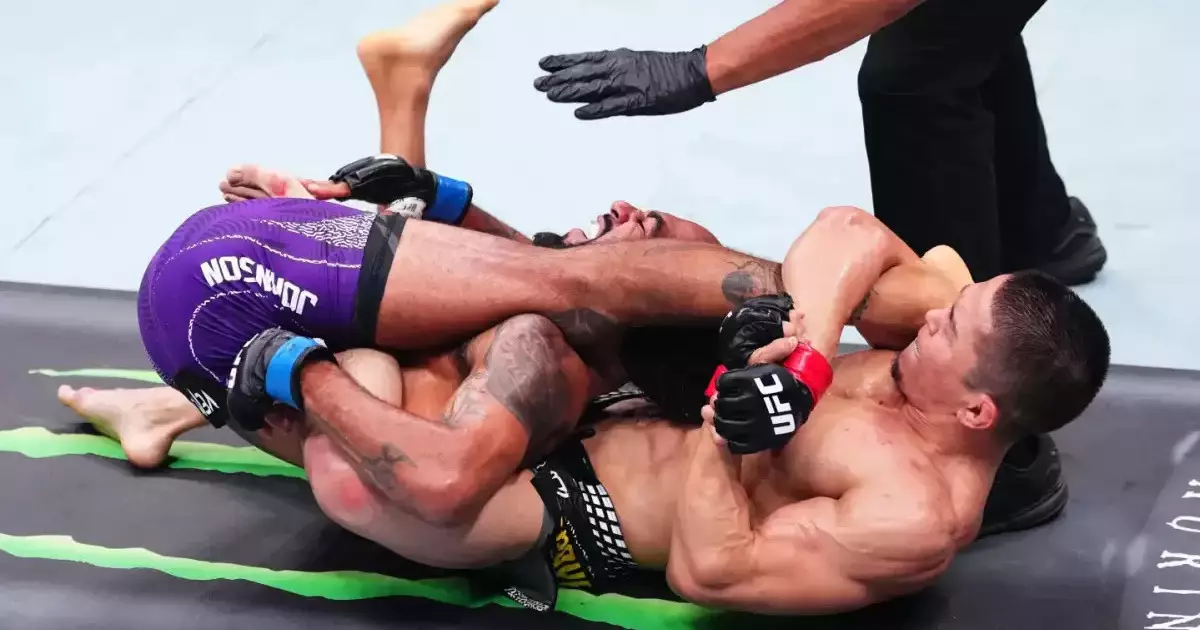  UFC: Асу Алмабаев қарсыласын ерекше әдіспен жеңді 