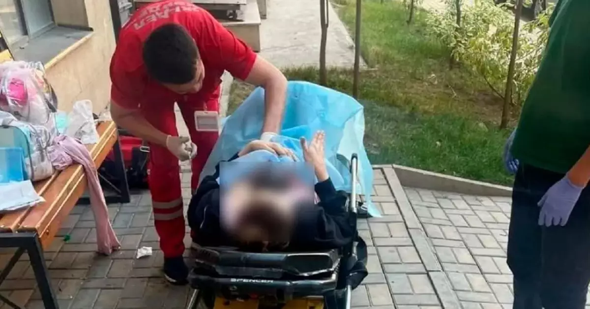  Алматыда толғағы қысқан әйел тұрғын үй кешенінің ауласында босанып қалды 