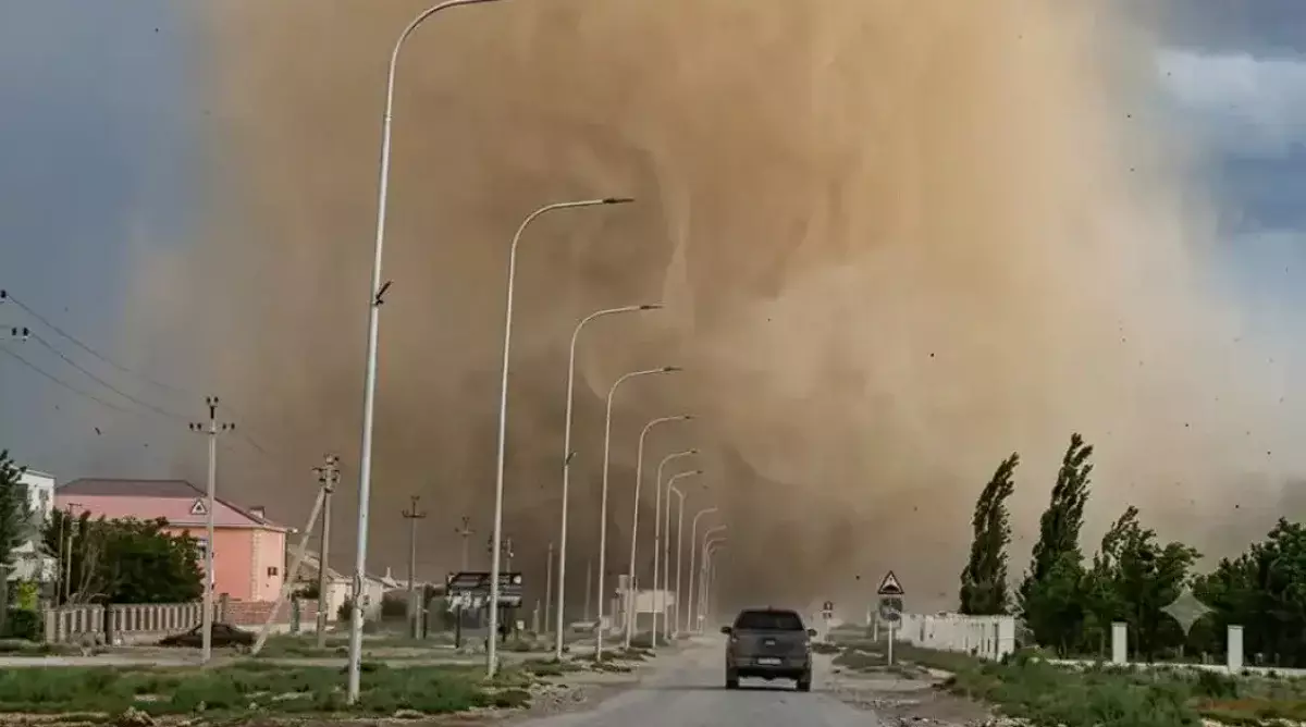 Смерч сняли на видео в Мангистауской области