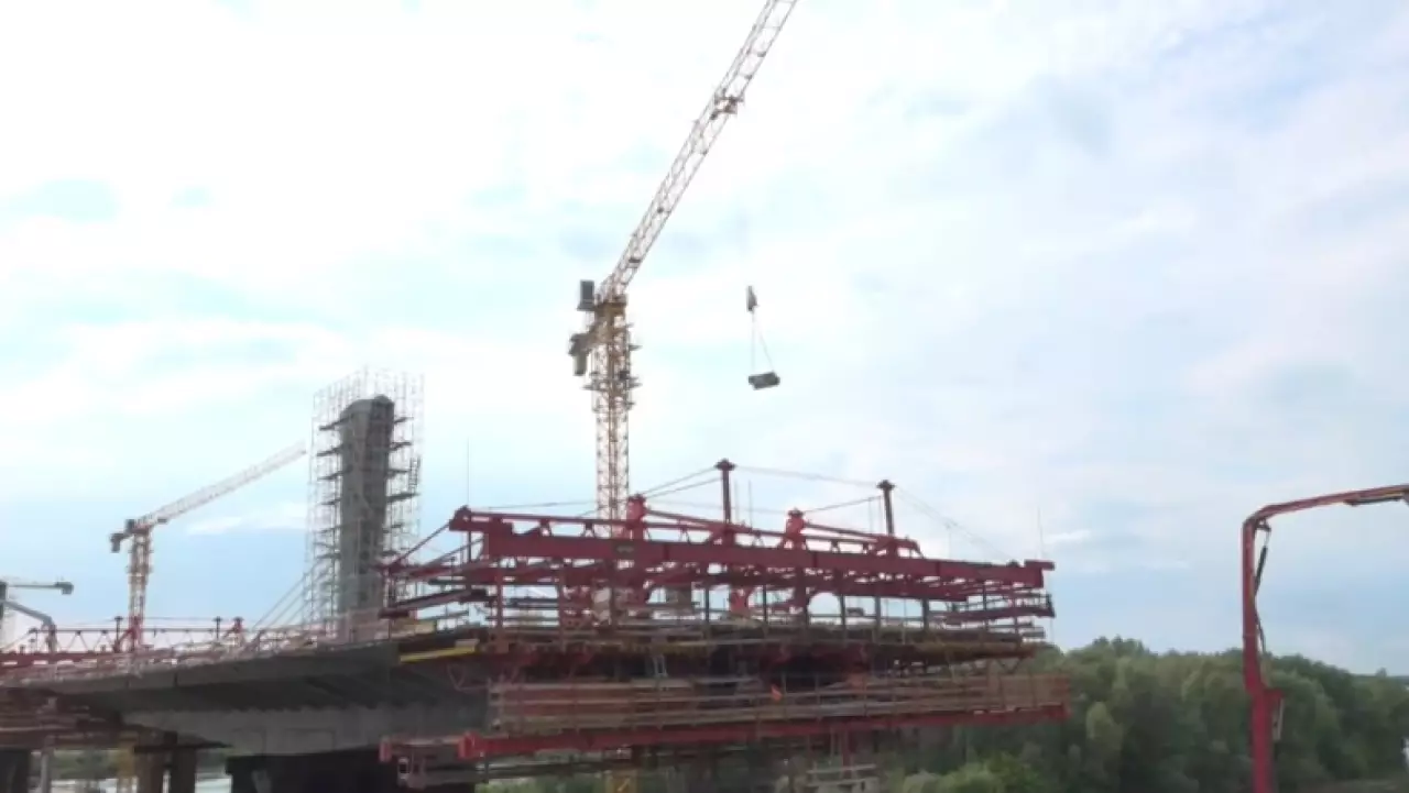 Экстрадозный мост в Павлодаре готов больше чем наполовину