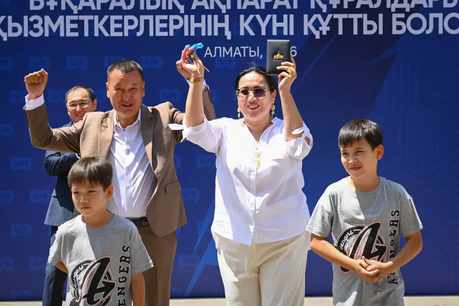 Қазақстанның түкпір-түкпіріндегі журналистерге Президенттің атынан пәтер табысталды
