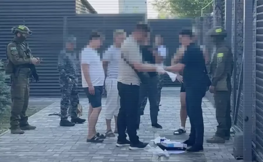 “Шет елдерге барып, арнайы кеңес те алған“: Алматы облысында жасырын есірткі зертханасы әшкере болды 