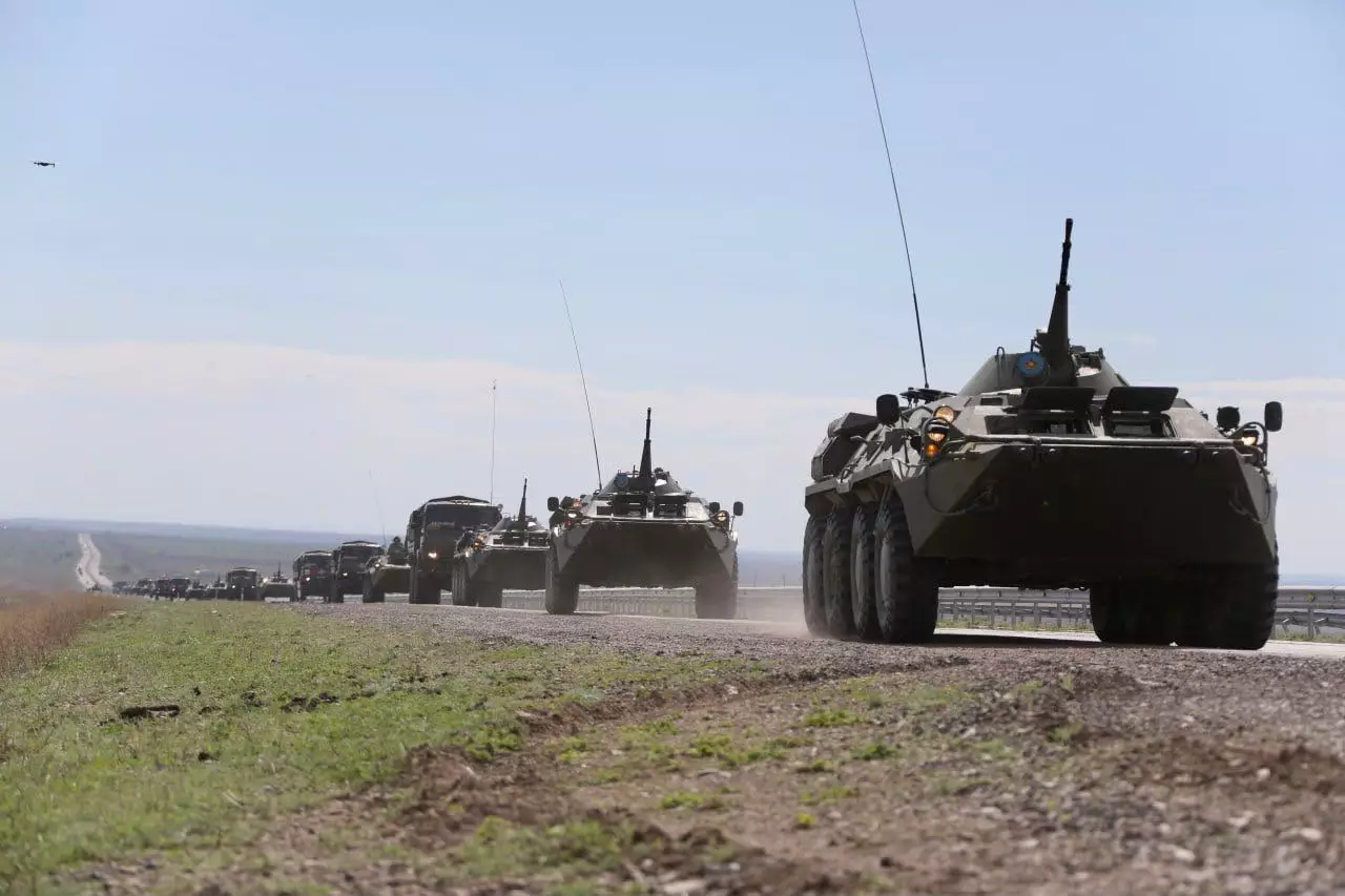 Казахстанцев предупредили о передвижении военной техники
