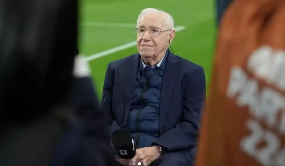 91-летнему журналисту, освещающему 18-й чемпионат мира, устроили овацию на пресс-конференции