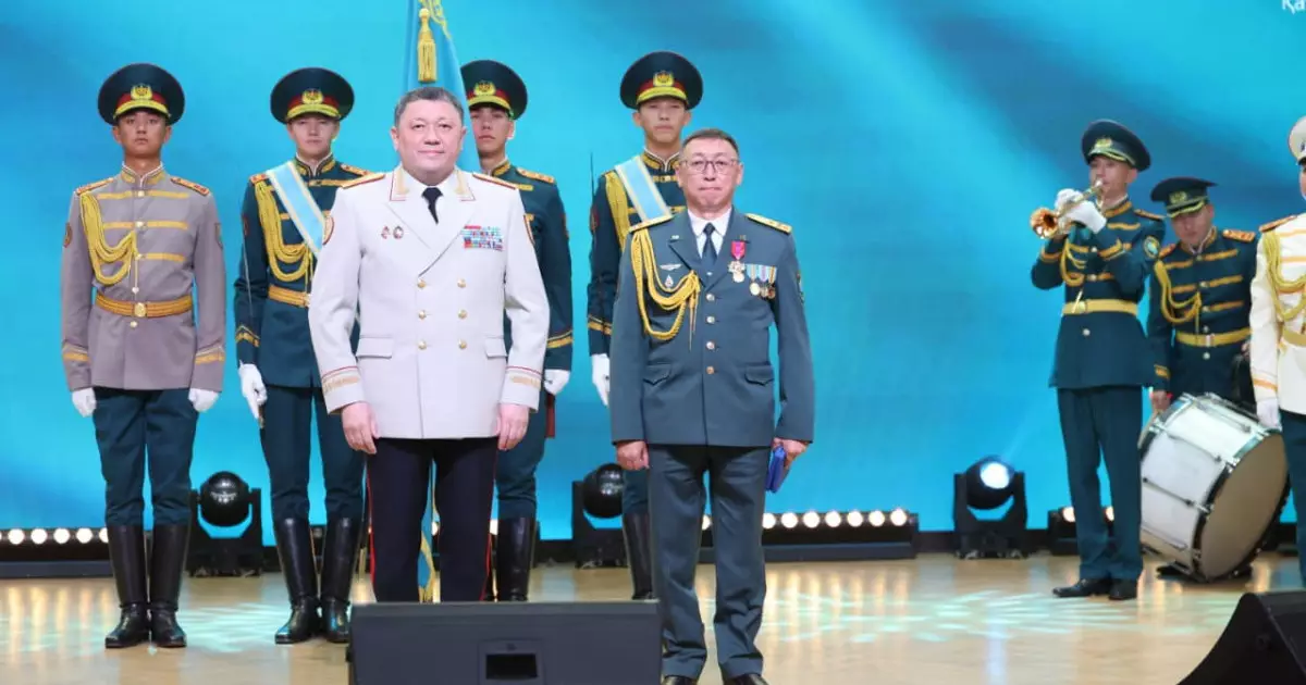  Айбынға апарған адал қызмет 