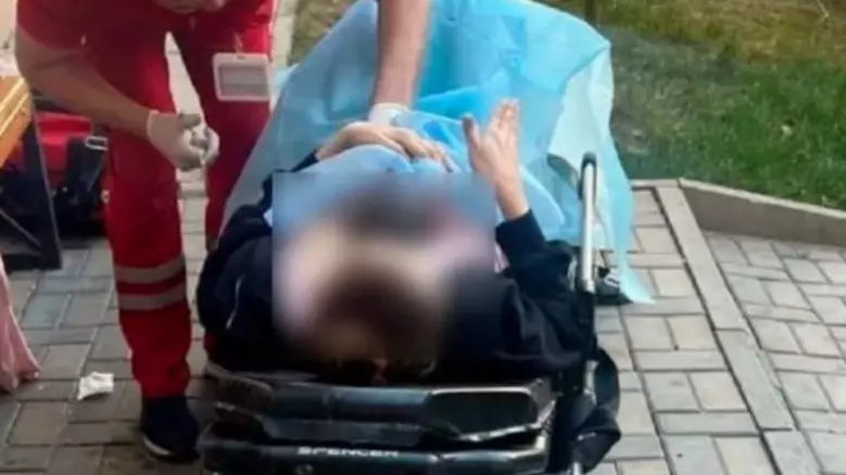  Алматыда дәрігерлер әйелді тұрғын үй ауласында босандырып алды 