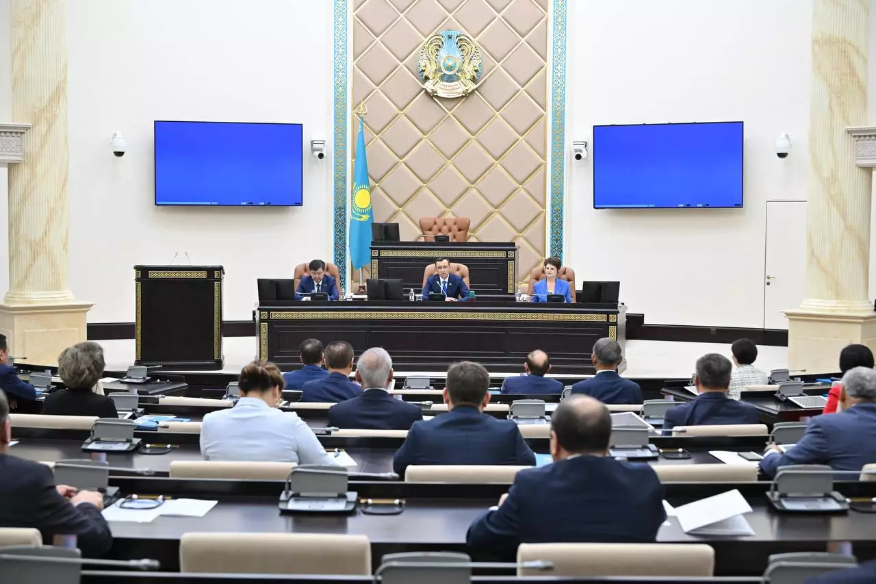 Сенат Казахстана провел последнее заседание