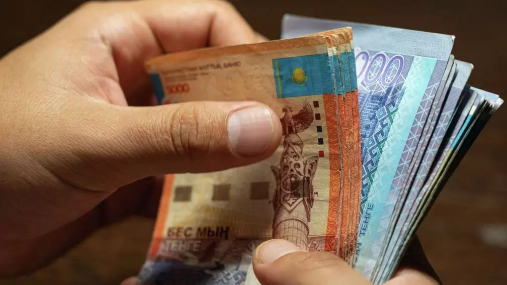 Астанада көлік салонынан 200 мың теңге ұрлаған күдікті қолға түсті 
