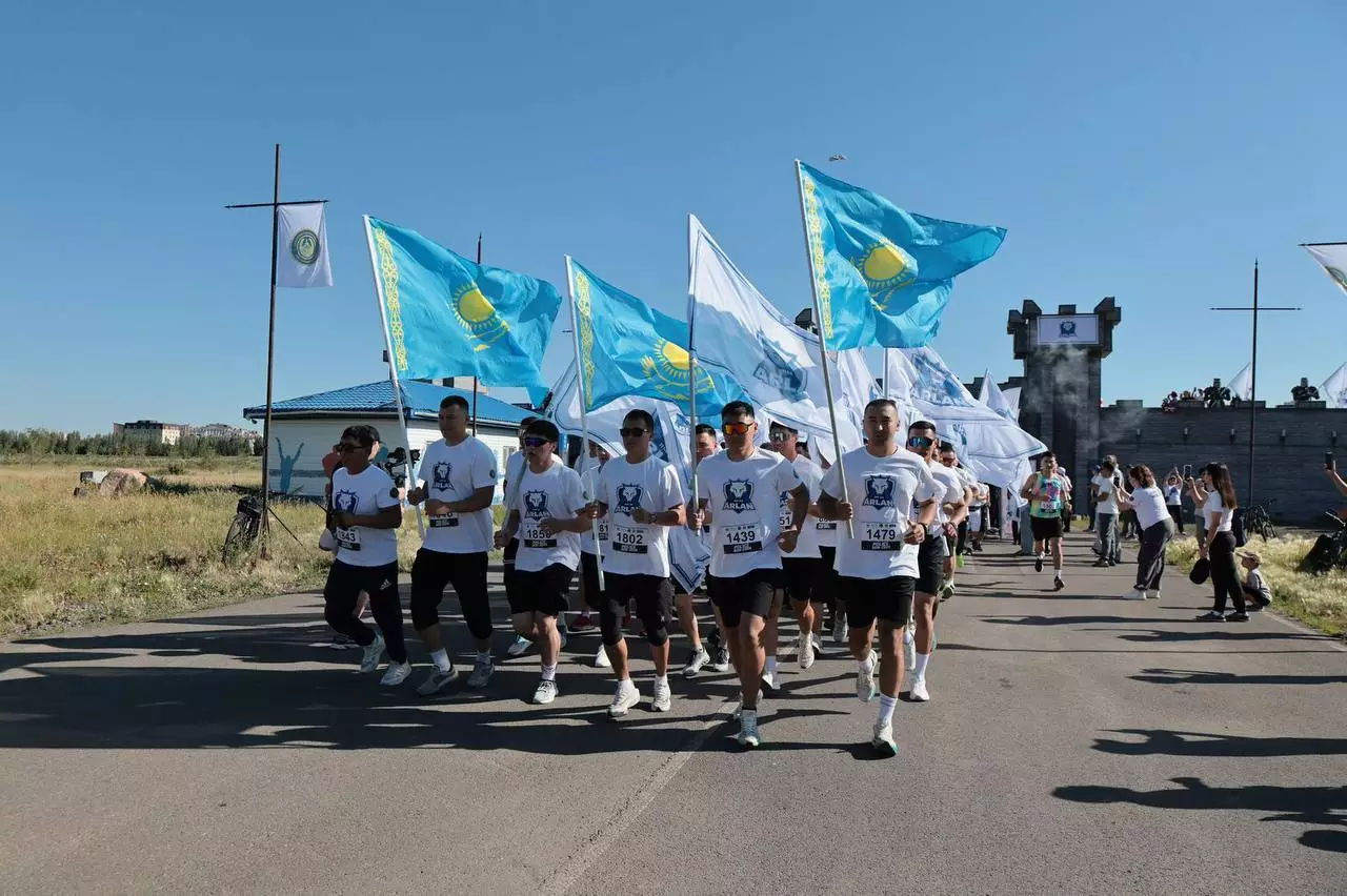 Более двух тысяч человек приняли участие в массовом забеге POLICE RUN в Астане