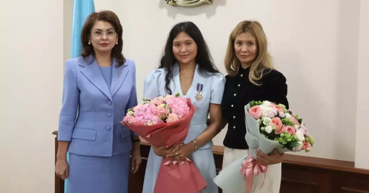  Әйгілі шахматшы Бибісара Асаубаева ІІ дәрежелі «Барыс» орденімен наградталды 