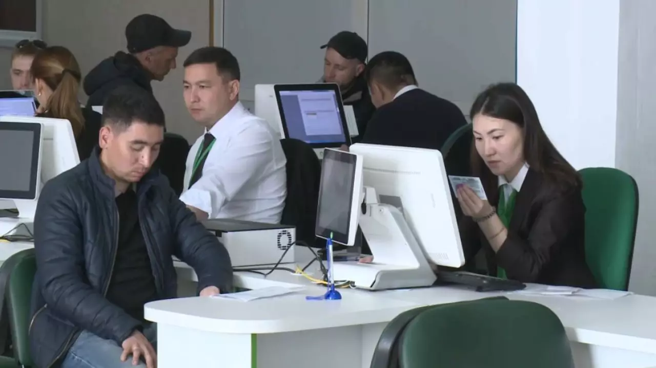 Сотрудников спецЦОНа задержали в Семее