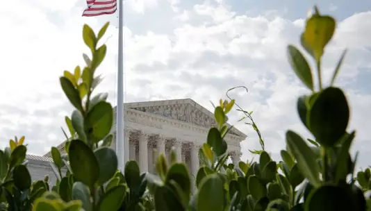 Верховный суд США объявит окончательные решения по делам текущей сессии во вторник.