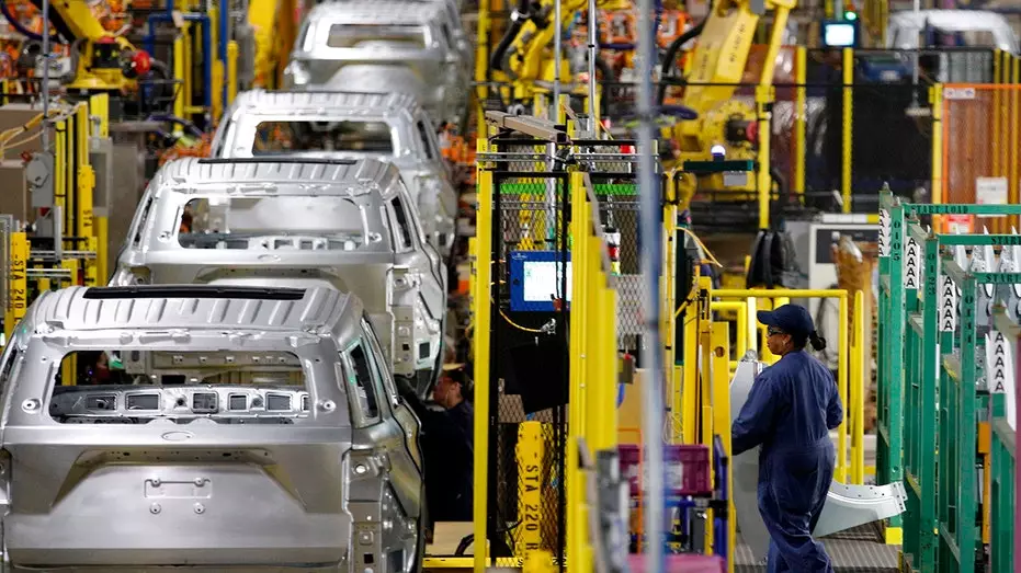 Ford нанимает опытных инженеров после того, как искусственный интеллект не оправдал ожиданий.