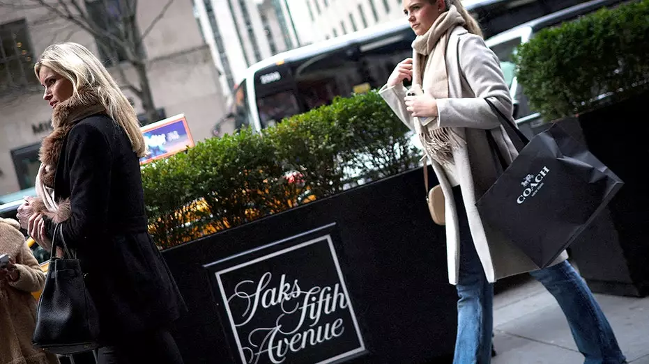Сеть универмагов Saks выходит из банкротства под новым названием и с сокращённой сетью магазинов.