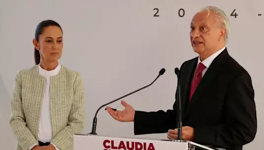Президент Мексики Шейнбаум пообещала не предоставлять защиту бывшему главе Pemex после того, как его жена опубликовала видео с предполагаемым насилием.