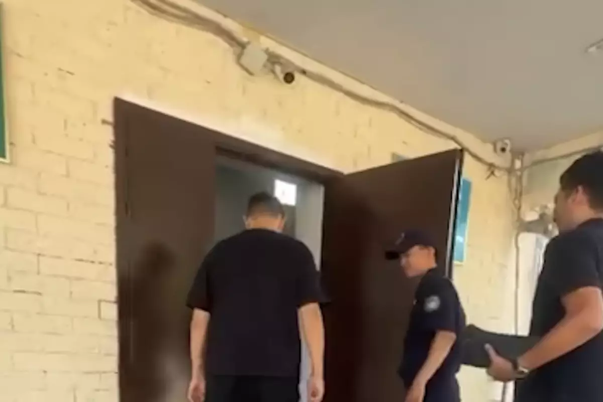В Алматы блогера наказали после видео с нецензурной бранью