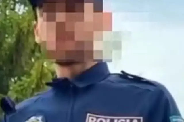 Полиция формасын киіп видеоға түскен блогер ұсталды