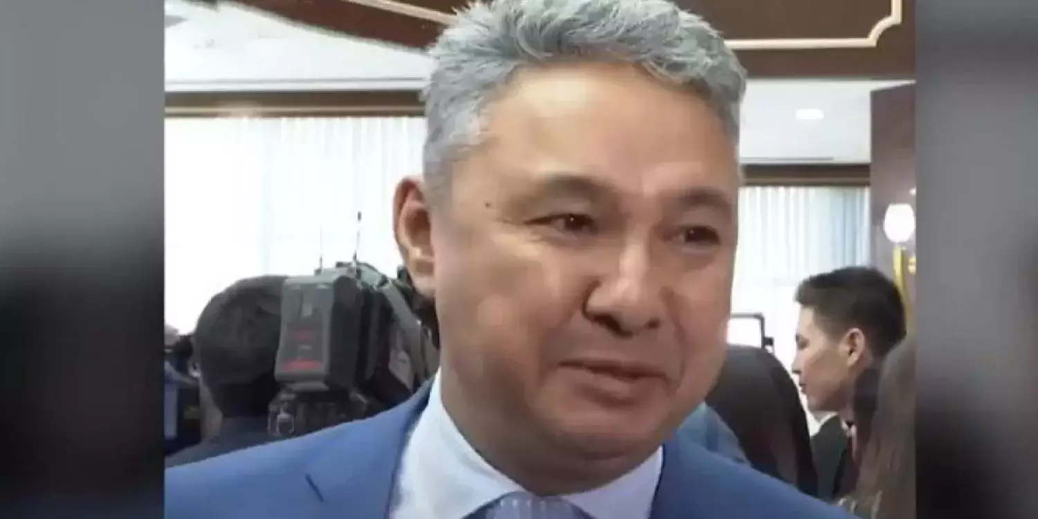 Перуашев Назарбаев тақтан кеткен күні неге жылағанын ашық айтты