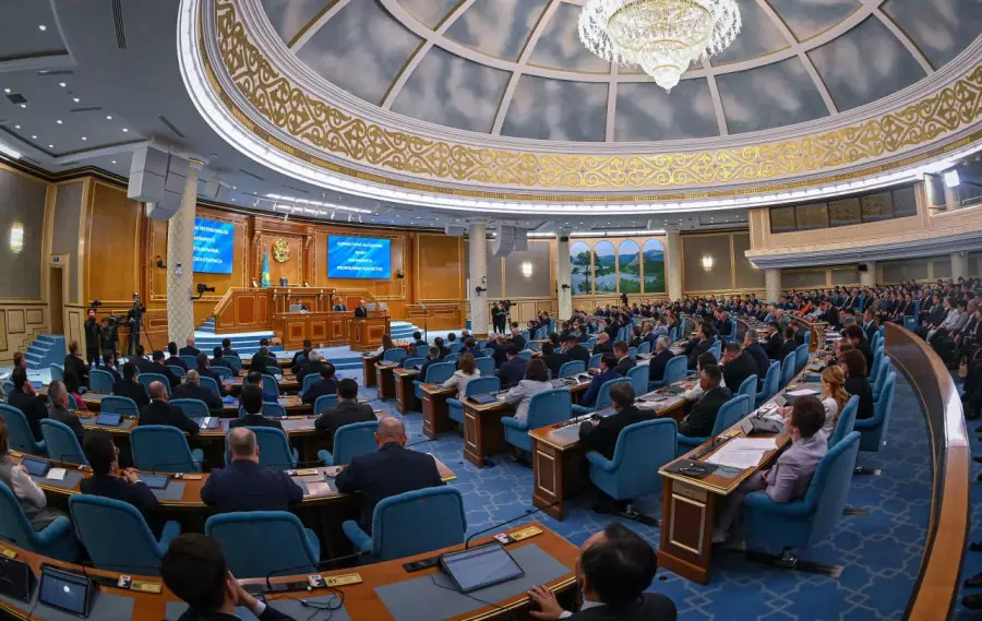 Тоқаев ел экономикасын жаңа үлгіге көшіру керек екенін айтты