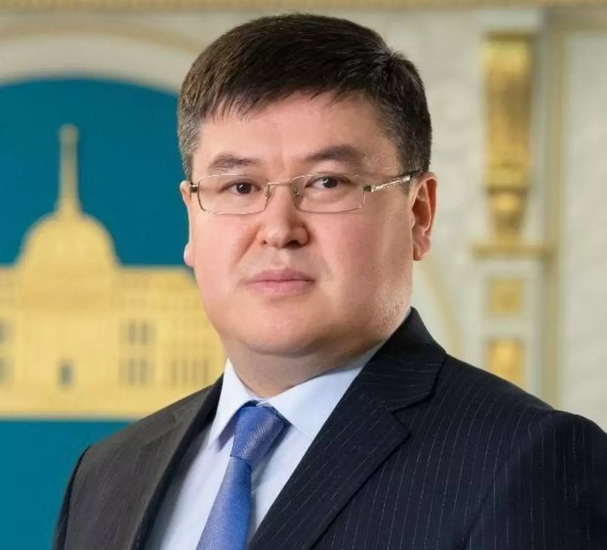  Освобожден от должности глава представительства президента в Парламенте Амирбек Оспанбеков