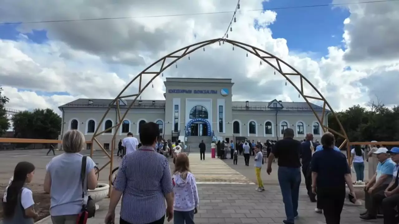 Железнодорожный вокзал открыли после реконструкции в Костанайской области