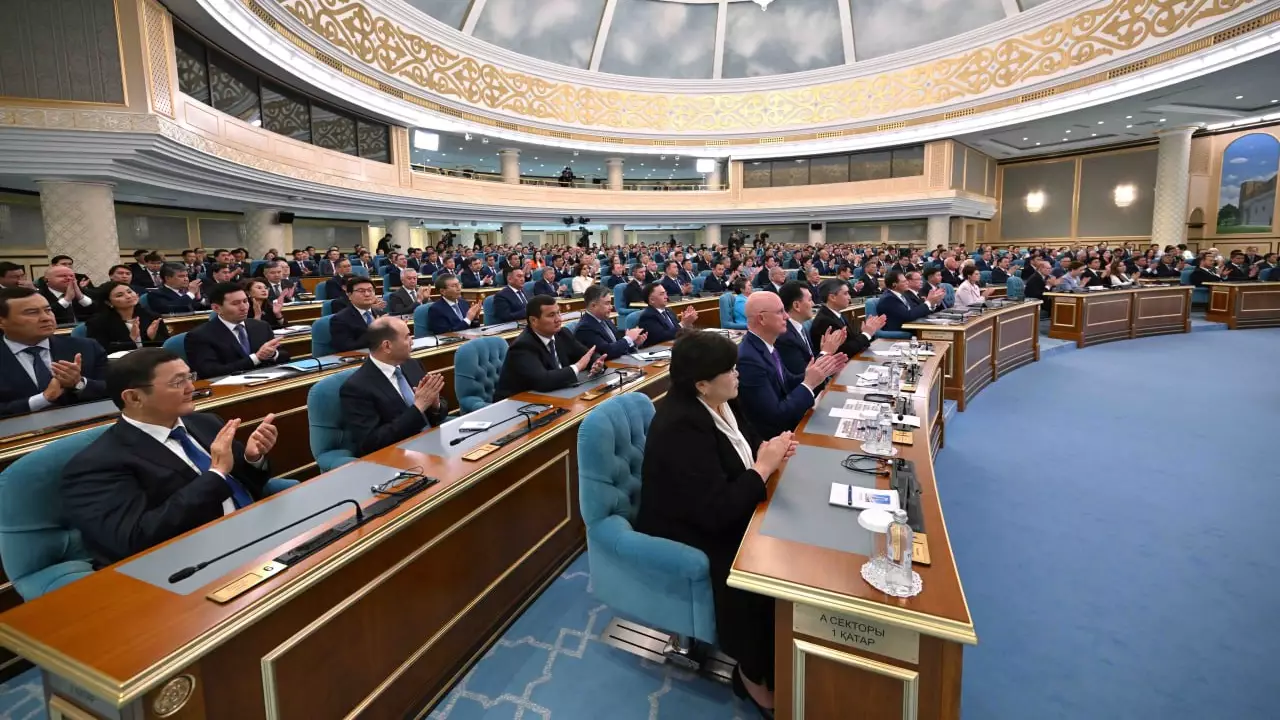 "Біздің Қазақстаннан басқа Отанымыз жоқ": Президент партиялардың бірігуі мен ел болашағы жайлы