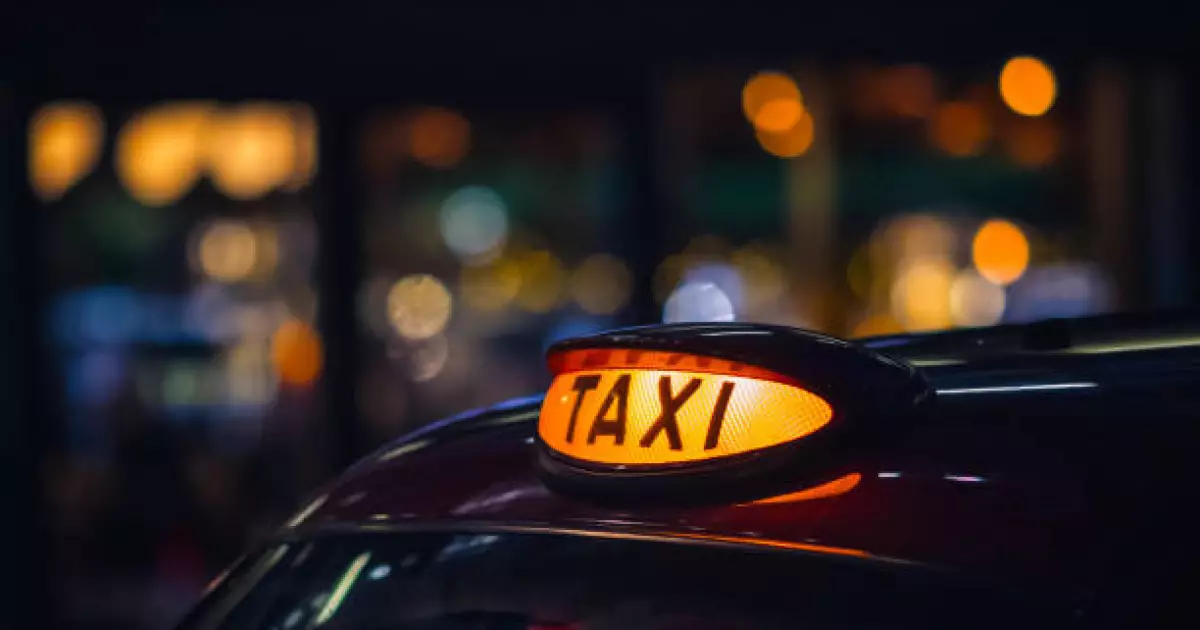   Алматыда такси жүргізушісі туристерден 150 доллар артық алып қойған   