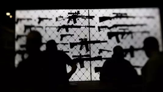 Верховный суд США рассмотрит иск об оспаривании запретов на штурмовые винтовки на уровне штатов.