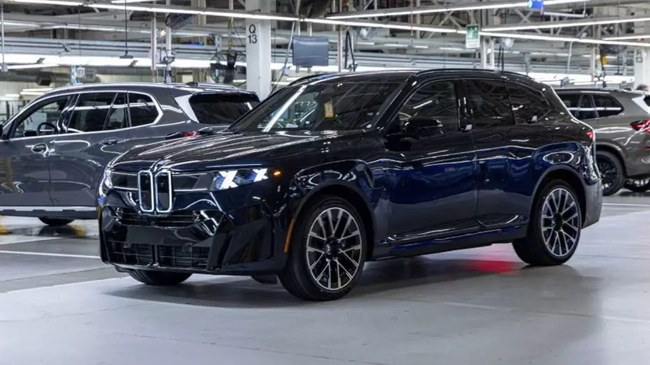 BMW завершила расширение завода в Южной Каролине на 1,7 миллиарда долларов и представила полностью электрический X5.