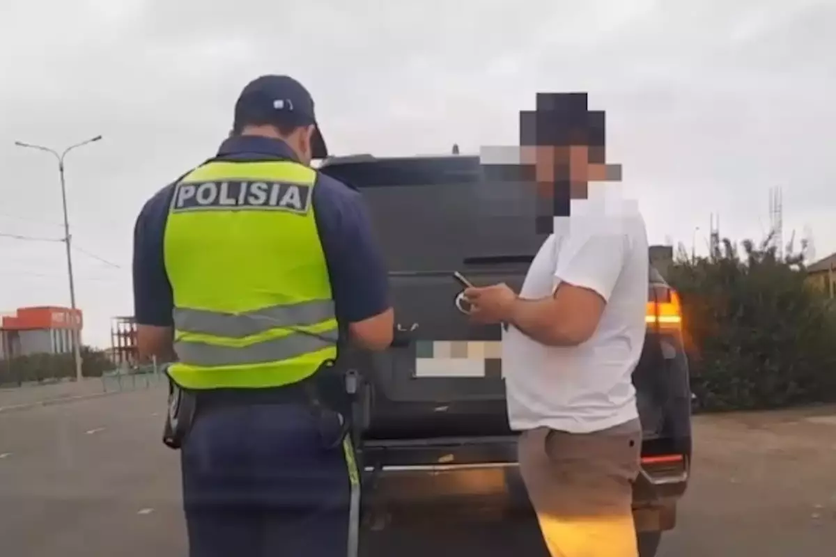 В Атырау водитель Land Cruiser попался на незаконной тонировке