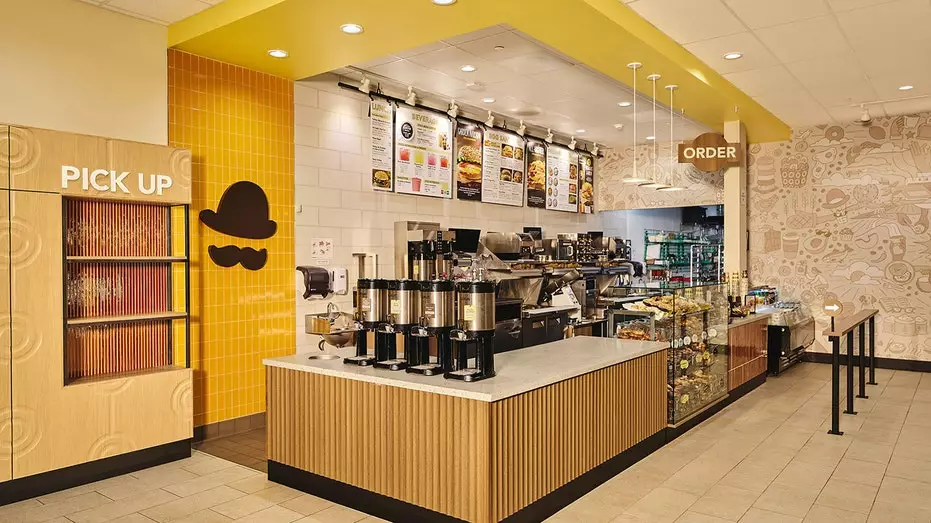 Сеть Einstein Bros. Bagels планирует расширение на 300 магазинов на фоне бума спроса на бейглы в США, объем рынка которых достиг 5,8 миллиарда долларов.