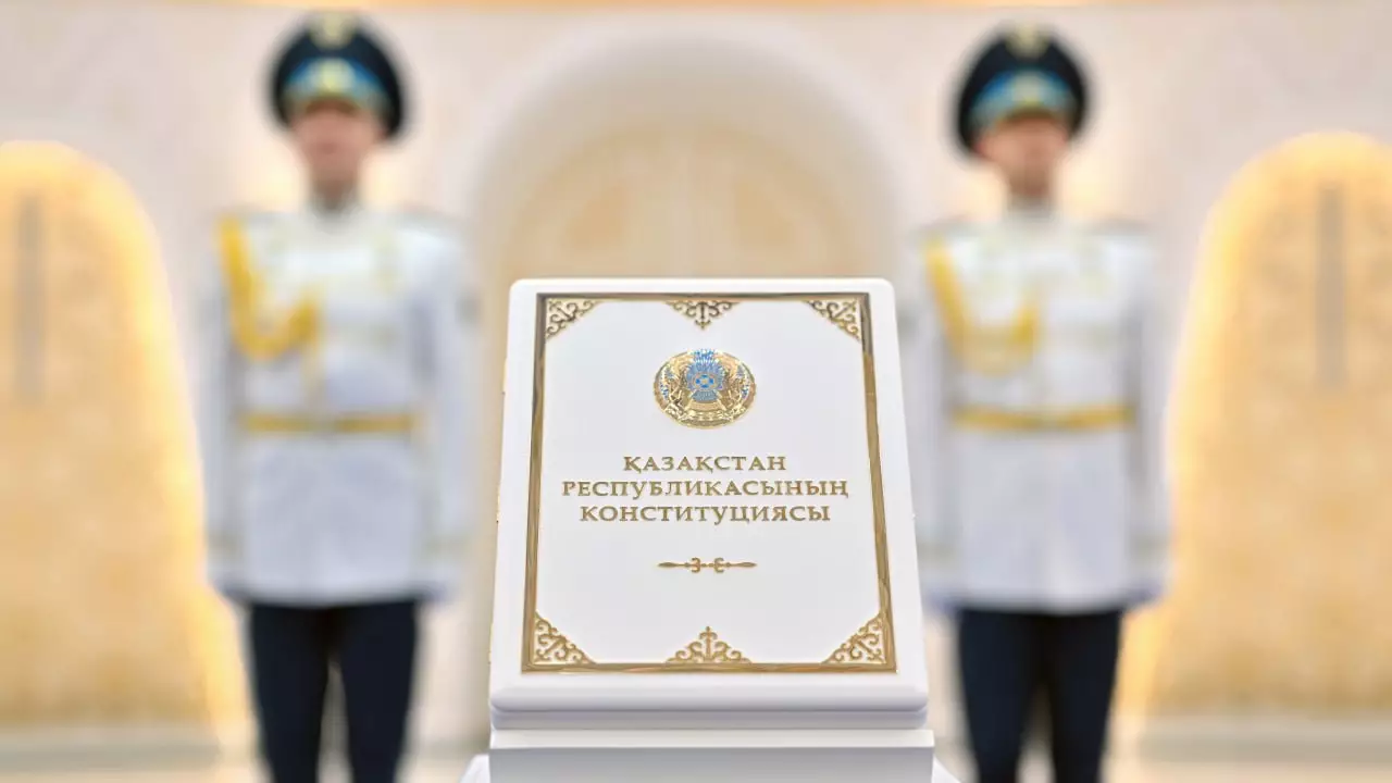 «Әділетті Қазақстанды құрамыз!»: Президент жаңа Конституцияның күшіне енуіне орай үндеу жасады