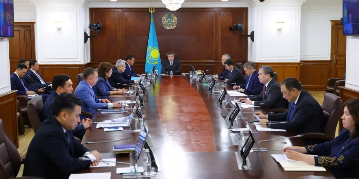 Конституция еліміздің алдағы онжылдықтардағы даму бағдарын айқындайды — Олжас Бектенов