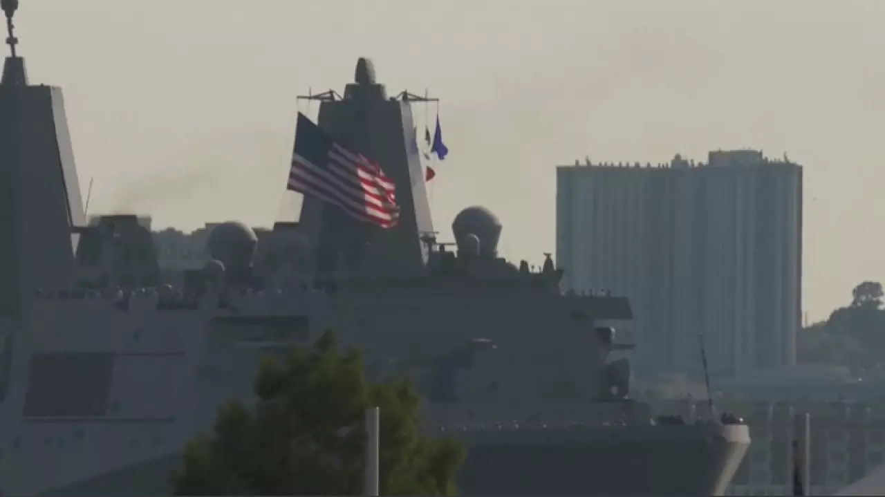 Авианосец USS Arlington прибыл в Нью-Йорк