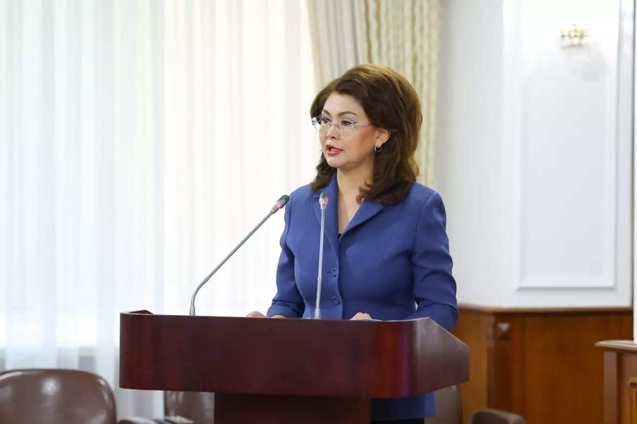 Аида Балаева жаңа Конституция талаптарына сай 18 заңға түзету енгізілетінін мәлімдеді