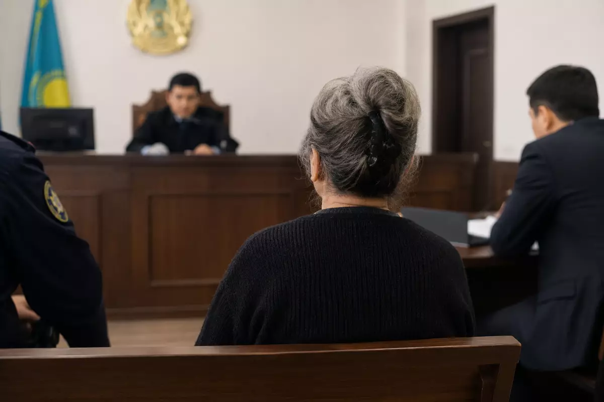 70-летнюю жительницу Атырау, входившую в число «звезд» 10-го уровня финансовой пирамиды, осудили в третий раз
