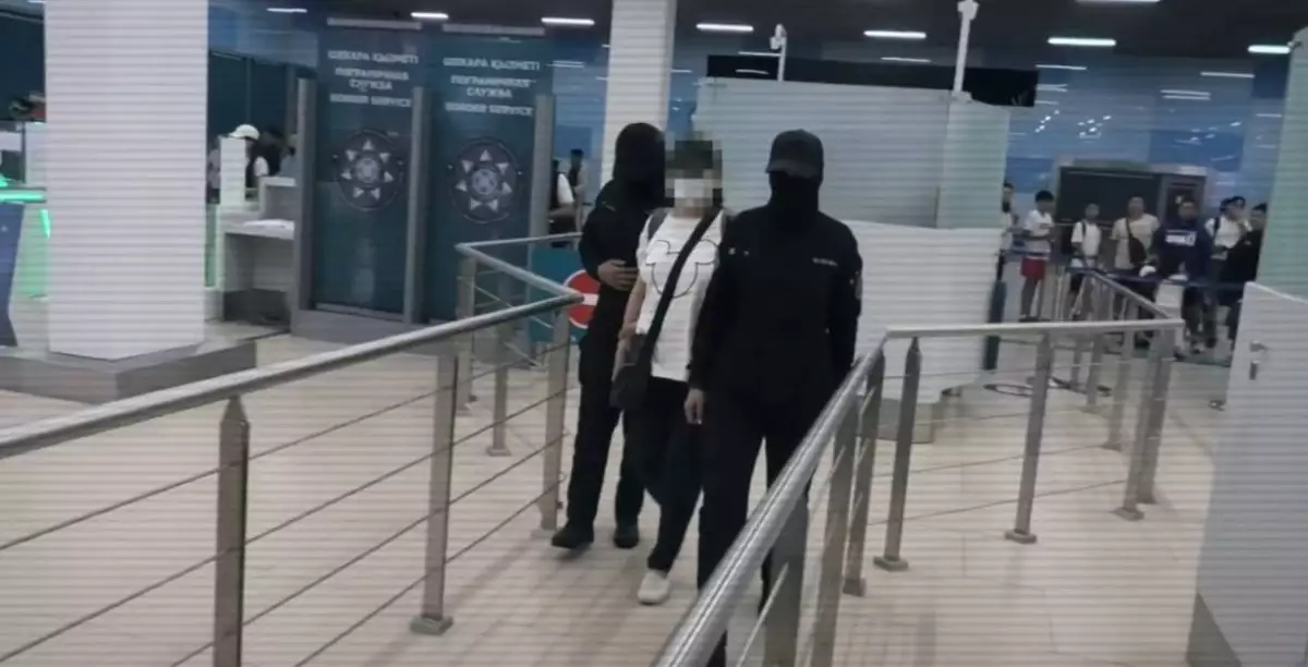 1300-ден астам адамның 6 млрд теңгесін иемденді деген күдікті әйел Қазақстанға жеткізілді