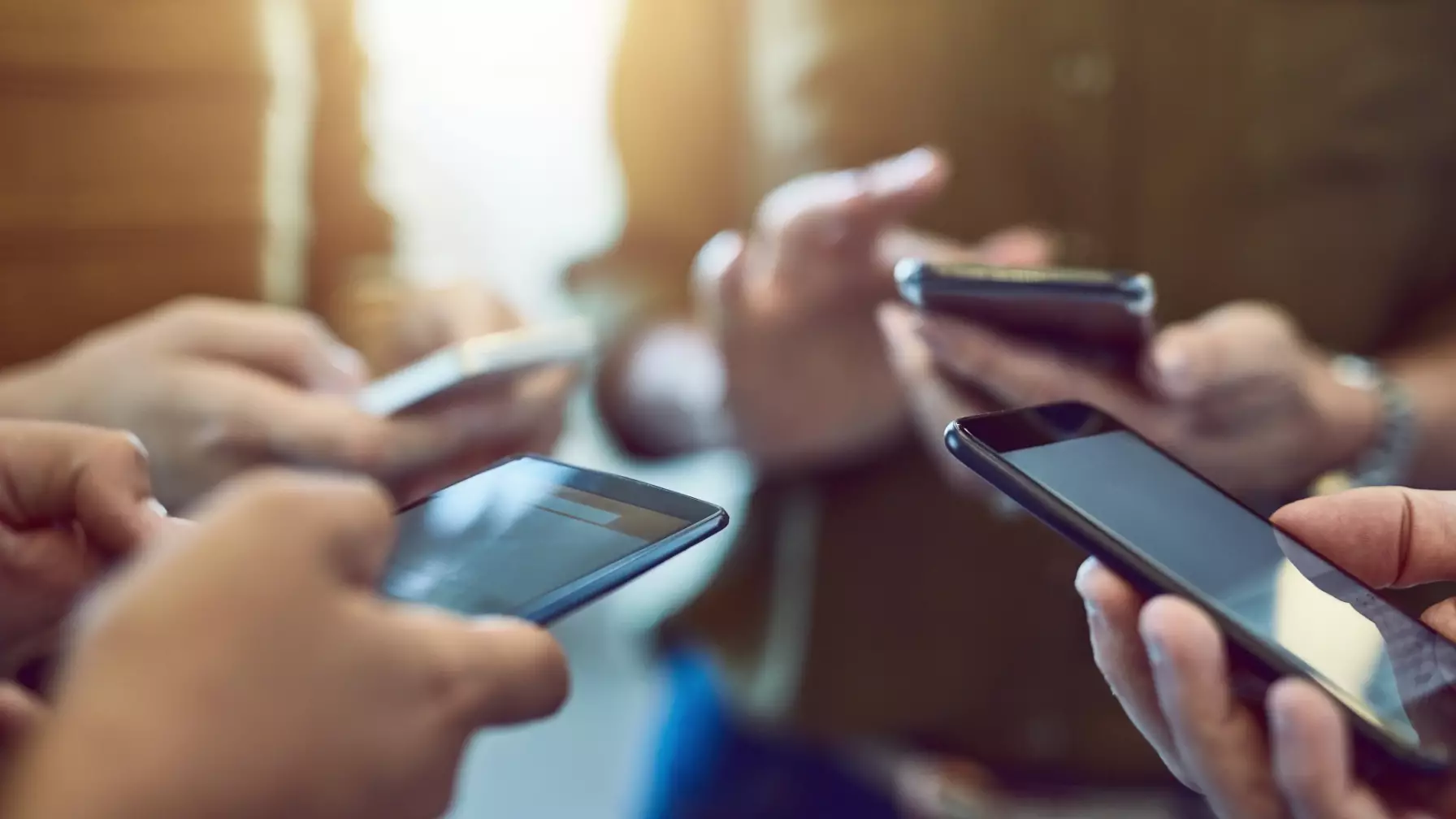 Шетелден смартфон алып келу: IMEI-кодқа қатысты не білу керек?