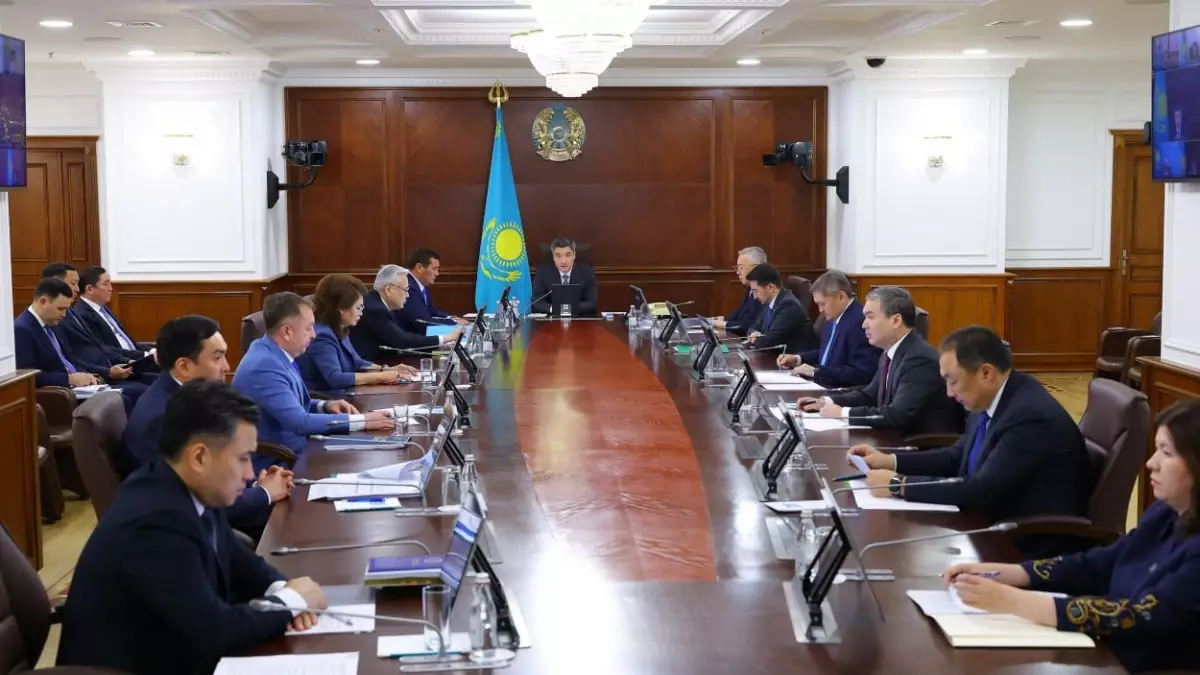  Конституция еліміздің алдағы онжылдықтардағы даму бағдарын айқындайды — Олжас Бектенов 