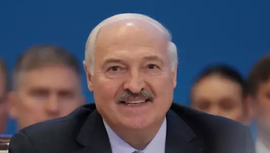 Белорусский лидер Лукашенко помиловал 32 заключенных, сообщает его администрация.