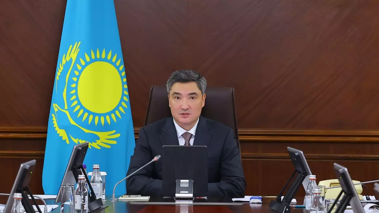 Бектенов: әрбір жауапты басшы жаңа Конституцияны жүзеге асыру үшін бар күш-жігерін жұмсайтынына сенімдімін
